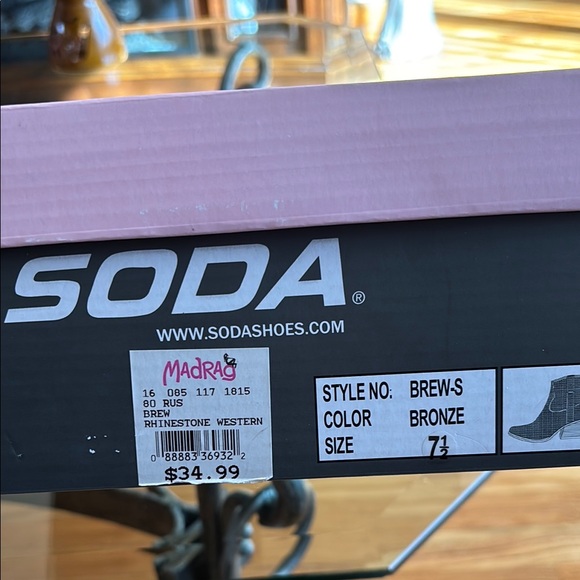 Studded Tan Ankle Boots NWT in Box - Picture 6 of 7